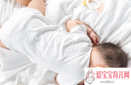 宝宝呛奶的原因怎样预防宝宝呛奶
