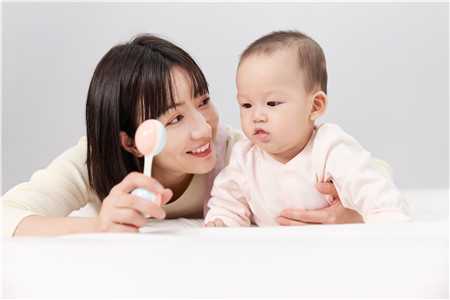 如何给婴儿冲洗眼睛 宝宝眼睛有异物怎么办
