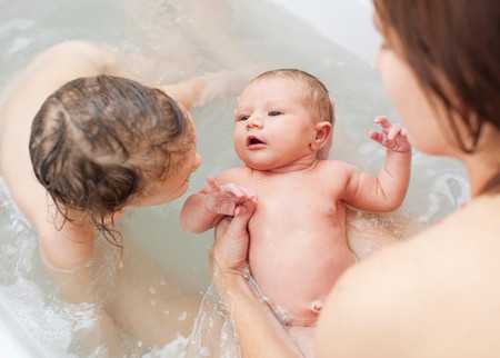 南昌县妇保三代供卵试管婴儿，南昌县供卵试管群，新生儿感冒可以洗澡吗